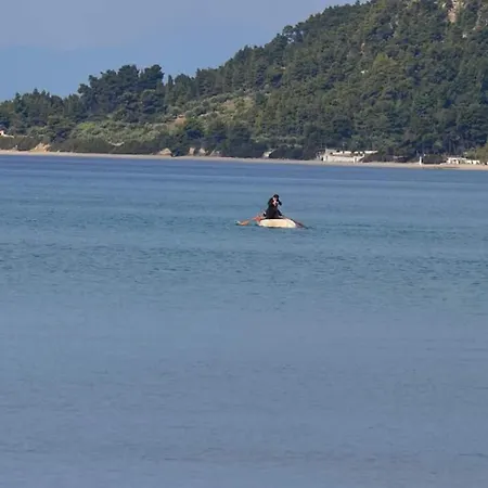 Leonidas And Apart Otel