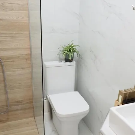 Leonidas And Apart Otel 3*