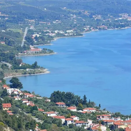 Leonidas And * Mola Kalyva
