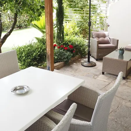 Apart Otel Leonidas And 3*