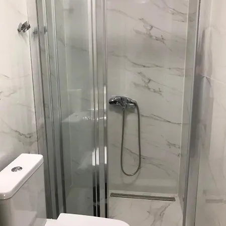 Leonidas And Apart Otel