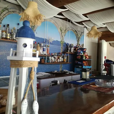 Leonidas And Apart Otel 3*