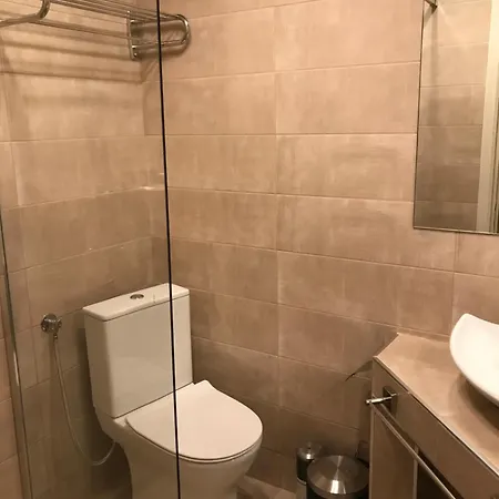 Leonidas And 3* Mola Kalyva