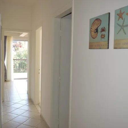 Apart Otel Leonidas And 3*