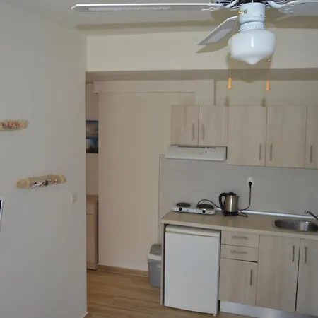 Apart Otel Leonidas And 3*