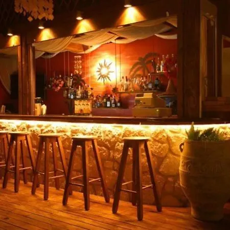 Leonidas And Aparthotel