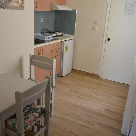 Leonidas And Apart Otel