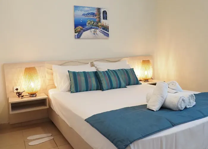 Leonidas And Apartahotel