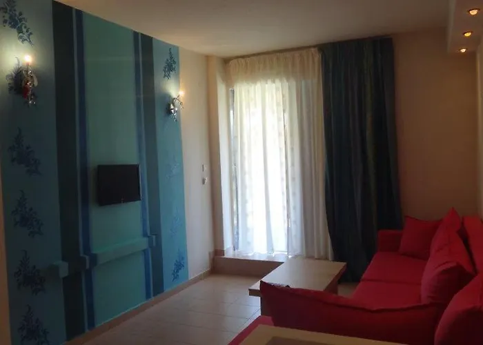 Apartahotel Leonidas And 3*