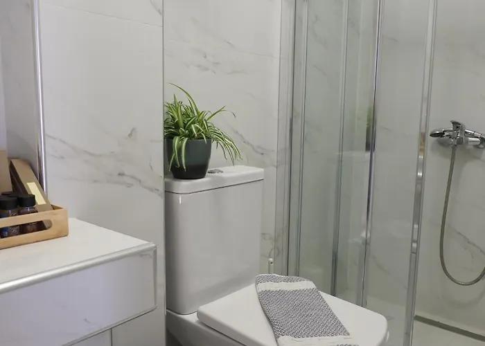 Leonidas And Apartahotel