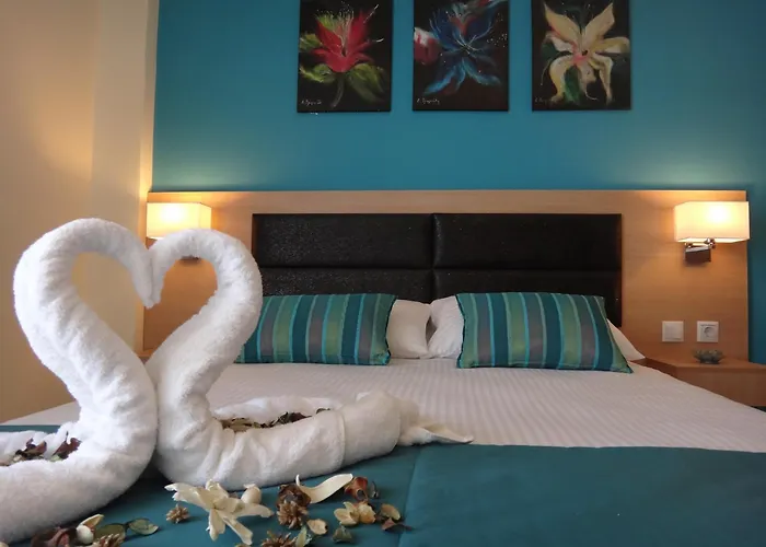 Leonidas And Apartahotel