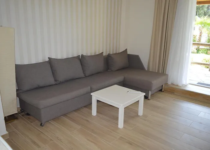 Apartahotel Leonidas And Mola Kalyva