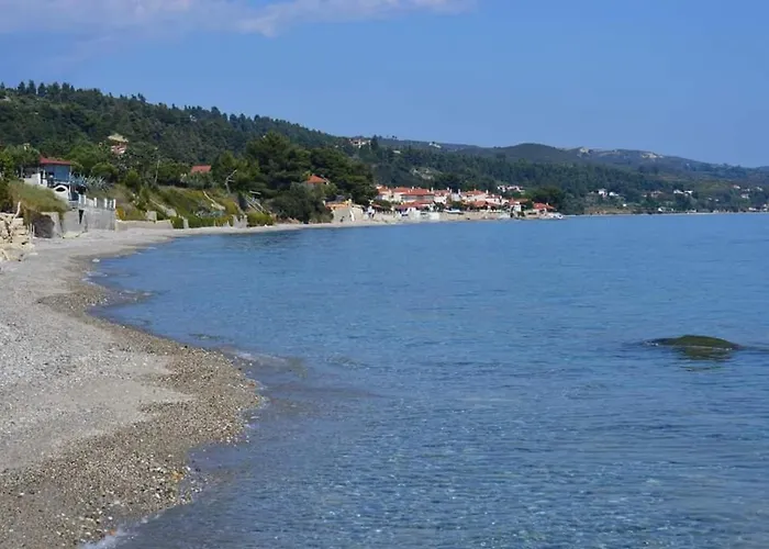 Leonidas And 3* Mola Kalyva