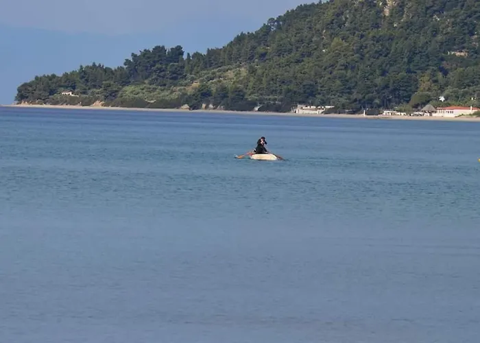 Leonidas And Apartahotel