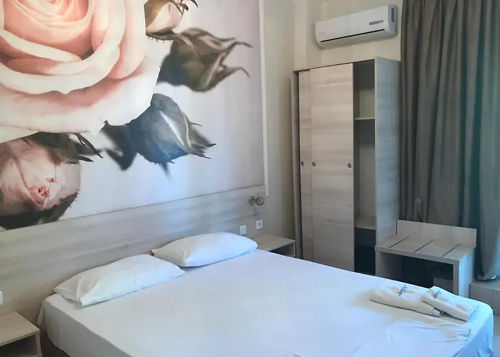 Leonidas And Mola Kalyva