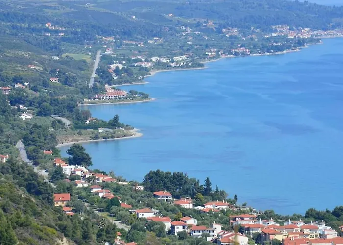 Leonidas And 3* Mola Kalyva