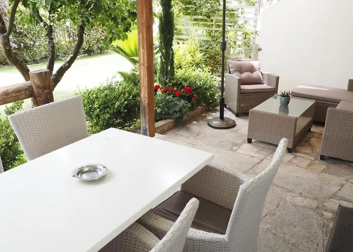 Apartahotel Leonidas And 3*