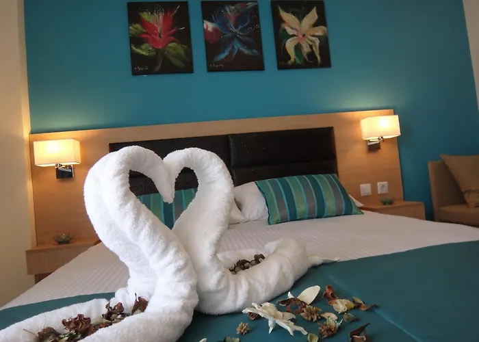 Leonidas And Mola Kalyva