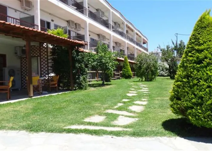 Leonidas And 3* Mola Kalyva