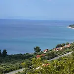 Aparthotel Leonidas And 3*