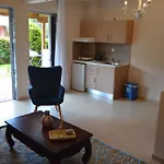 Aparthotel Leonidas And 3*