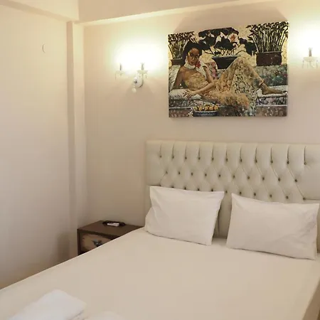 Leonidas And Aparthotel *