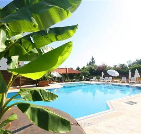 Leonidas And Apartmanhotel
