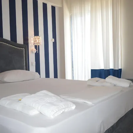 Leonidas And Apartmanhotel Móla Kalíva