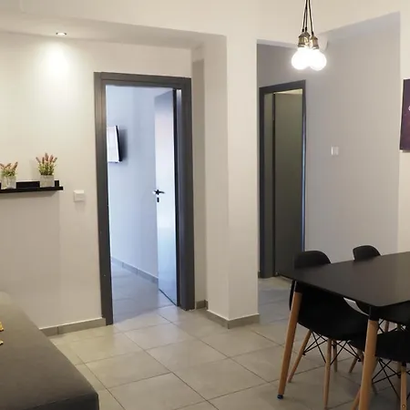 Leonidas And 3* مولا كاليفا