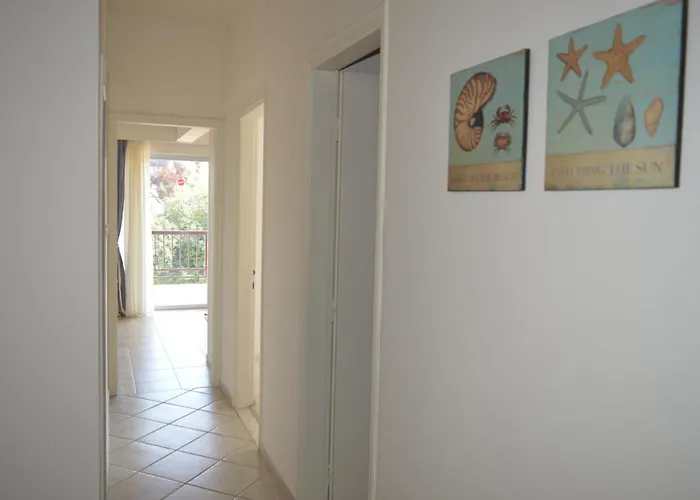 公寓式酒店 Leonidas And 3*