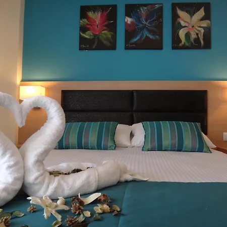 Leonidas And Aparthotel