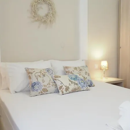 Leonidas And 3* Mola Kalyva