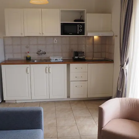 Aparthotel Leonidas And