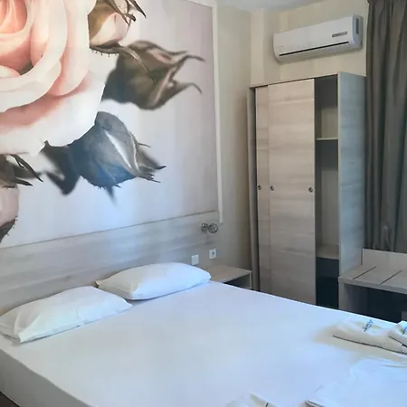 Leonidas And Mola Kalyva