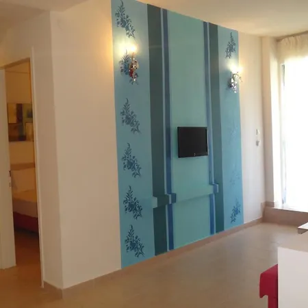 Leonidas And Aparthotel