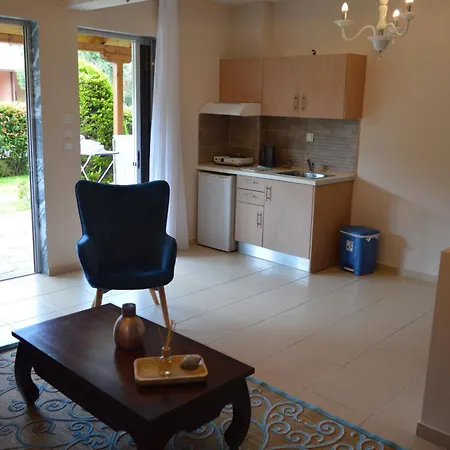 Aparthotel Leonidas And 3*