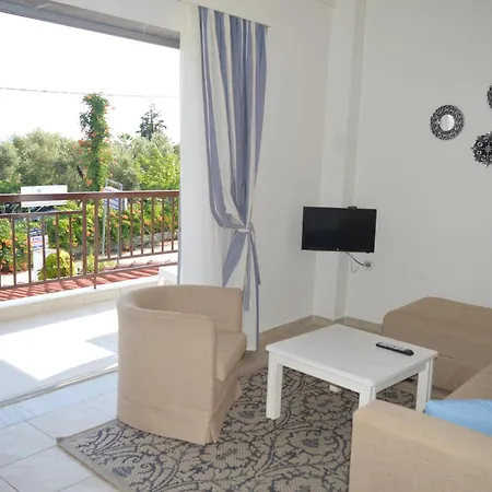 Leonidas And 3* Mola Kalyva