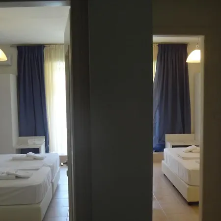 Aparthotel Leonidas And 3*