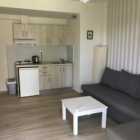 Leonidas And Mola Kalyva