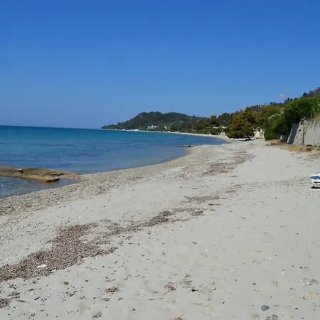 Leonidas And 3* Mola Kalyva