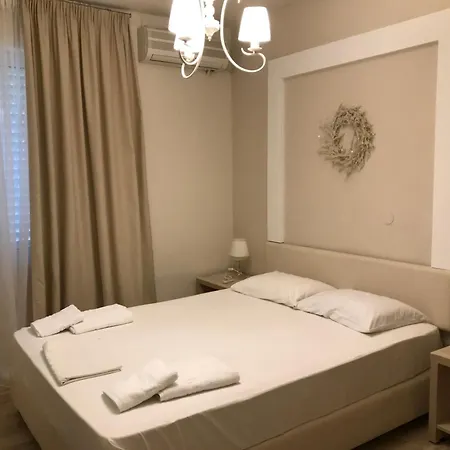 Leonidas And Aparthotel