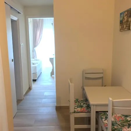 Leonidas And Aparthotel