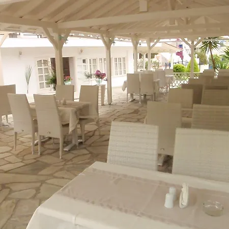 Aparthotel Leonidas And