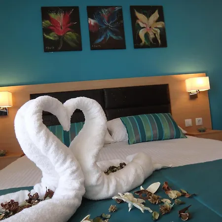 Leonidas And Mola Kalyva