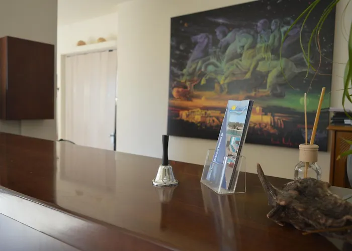 Leonidas And Apartahotel