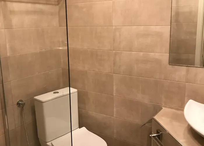 Leonidas And 3* Mola Kalyva