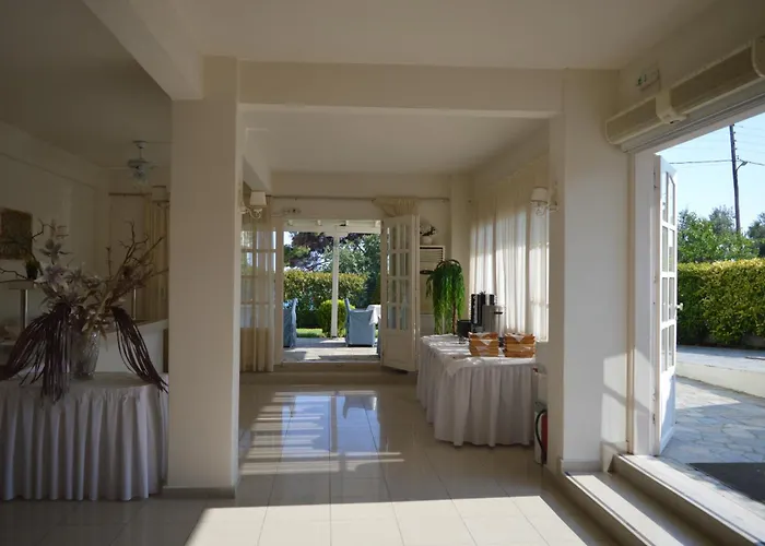 Leonidas And Mola Kalyva