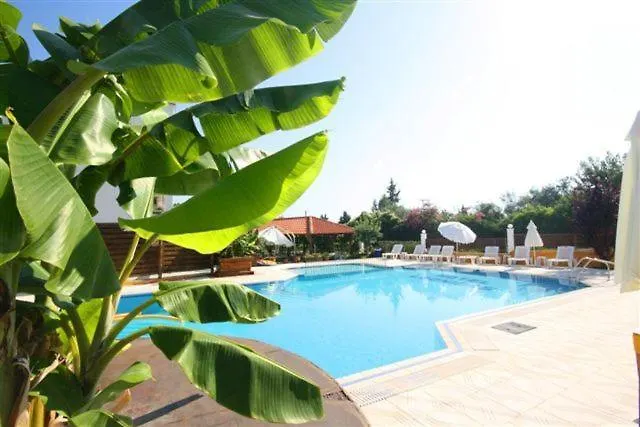 Leonidas And Apartahotel