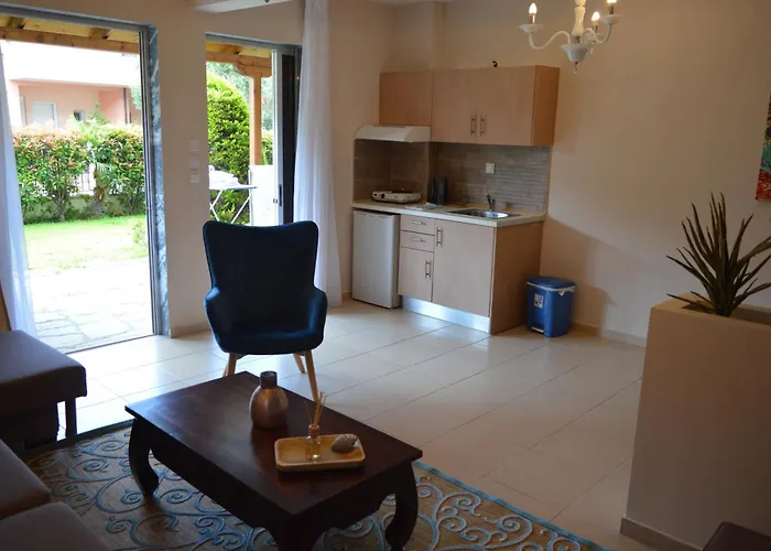 Apartahotel Leonidas And 3*