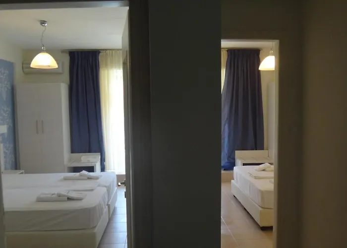 Apartahotel Leonidas And 3*